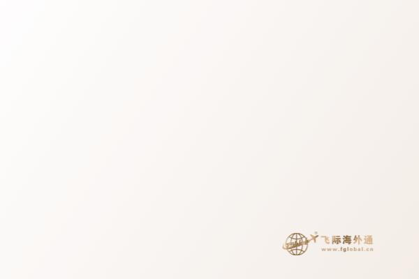 被樹(shù)林環(huán)繞的城堡建筑